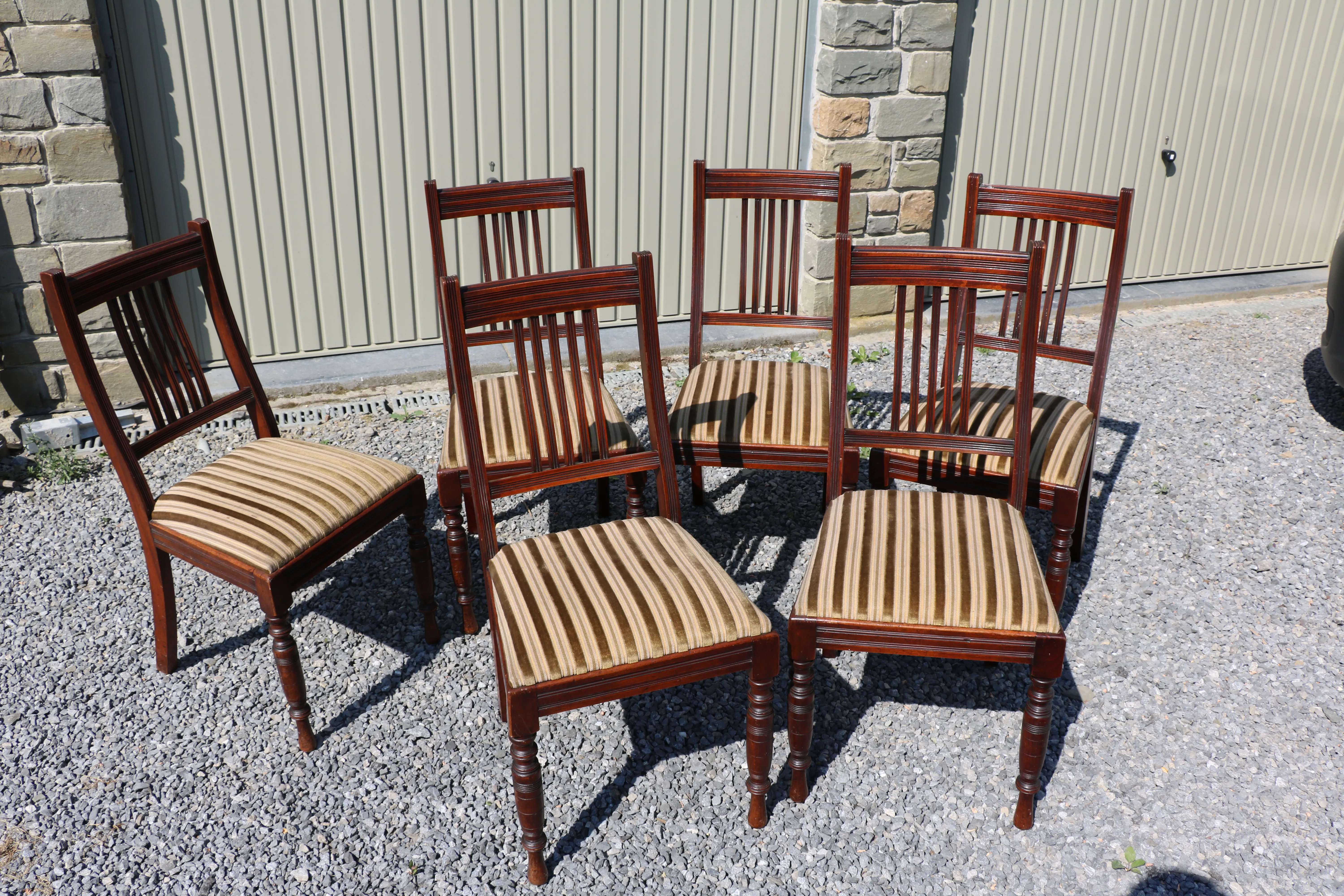 6 chaises, style 19ème, assisse en velours