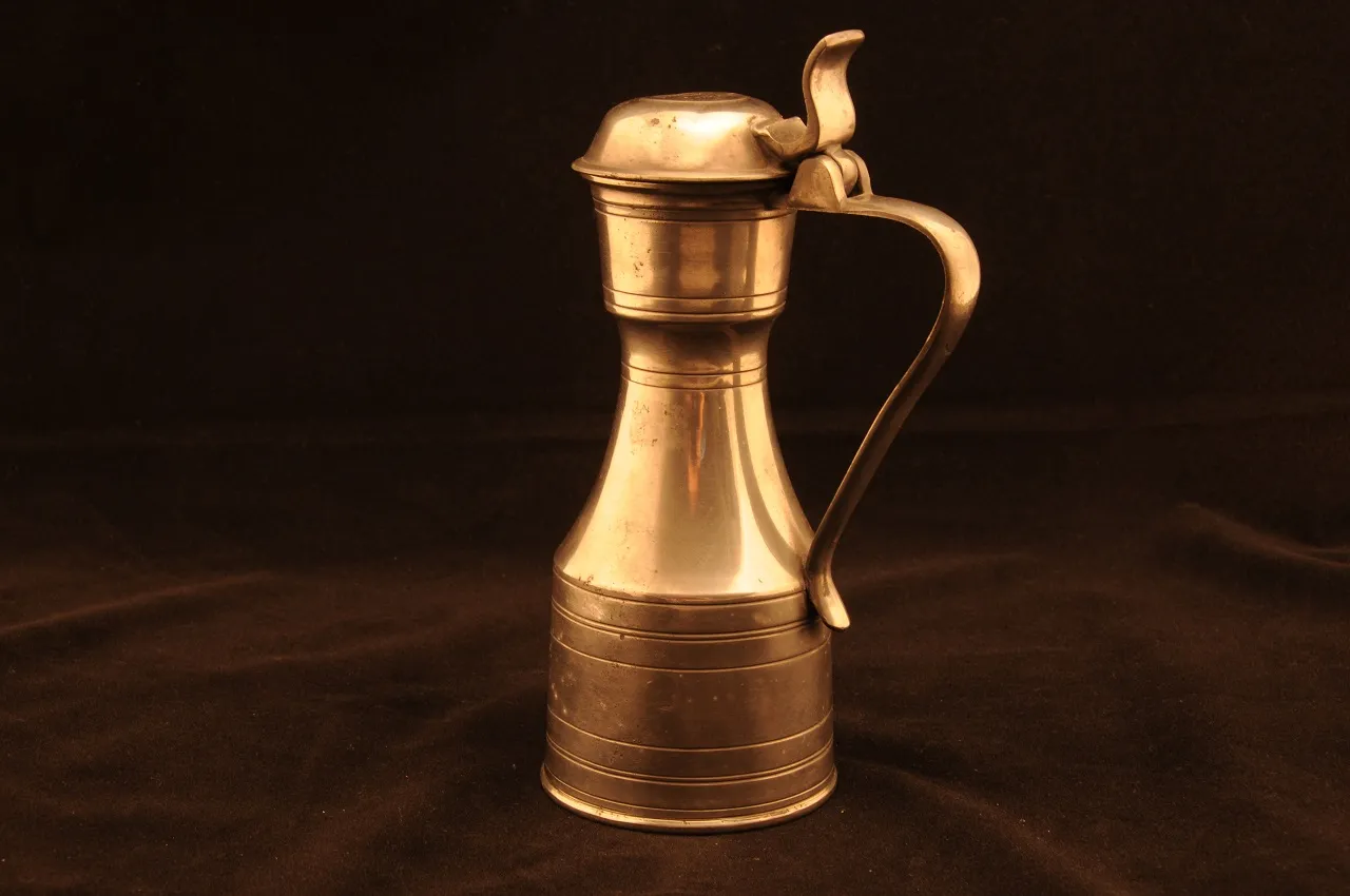 ECOSSE, Pichet dit "Tappit Hen" en étain, 19me, H: 21,5 cm