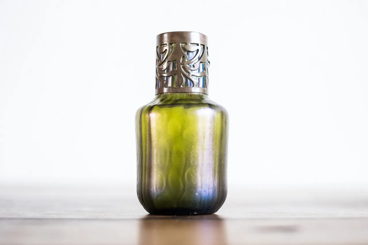 LOETZ, Vase en verre irisé, attribué à Loetz, 10,5 cm