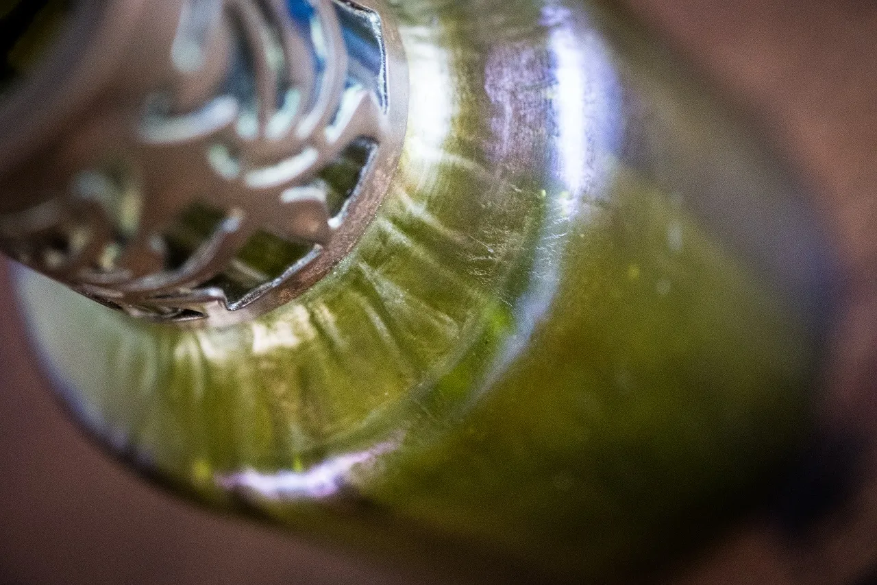 LOETZ, Vase en verre irisé, attribué à Loetz, 10,5 cm — photo 2